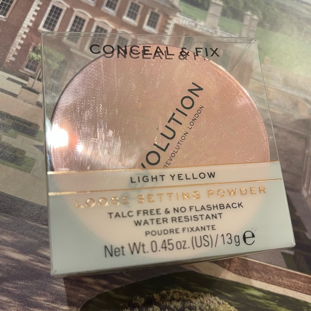 REVOLUTION (Light Yellow) Loose Setting Powder